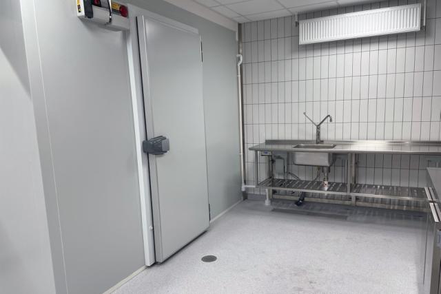 Kølerum i køkkenet hos F-35 Campus